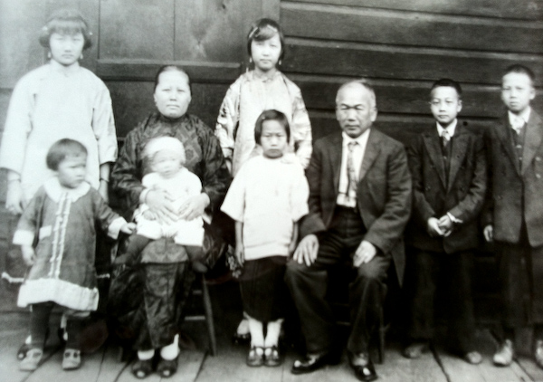 A photograph of Ida Chong’s grandmother and grandfather and their children taken in Cumberland, circa 1926. Her father is second on the right. (Photo courtesy of Ida Chong).